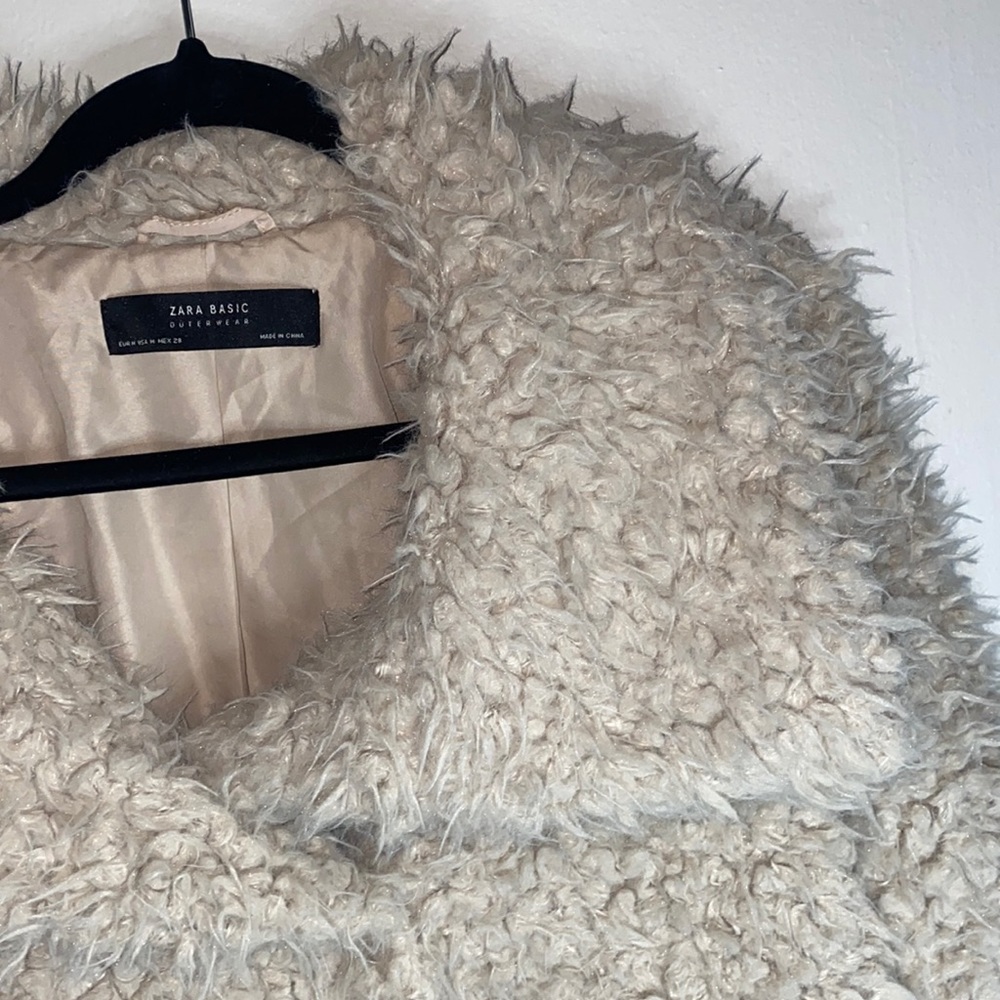 🎈The comfiest Zara cream faux fur jacket! - Picture 2 of 10
